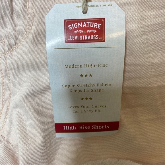 NWT Levi’s Light Pink High Waisted Cuff Shorts - Picture 2 of 5